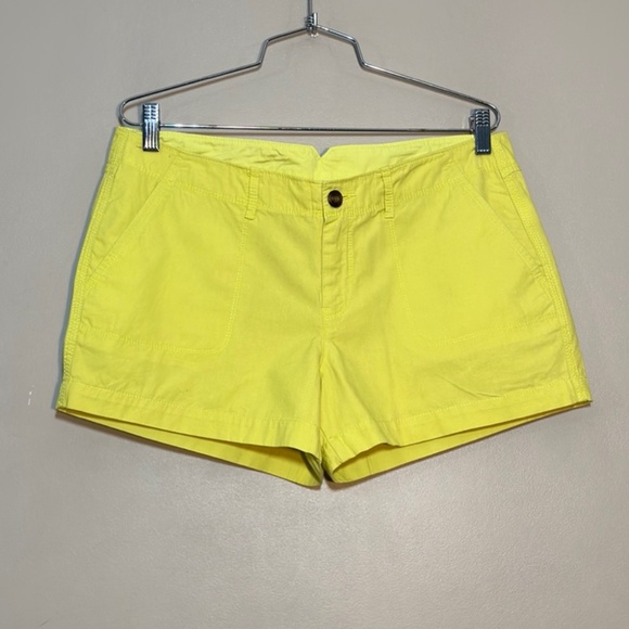 Old Navy || Woman’s bright green shorts size 8 - Picture 2 of 8